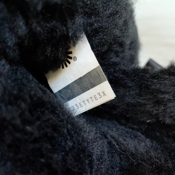 UGG Mini Bailey UGG Metal Graphic Black Boots - Picture 8 of 8